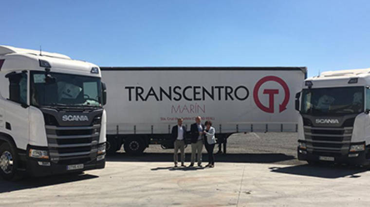 La entrega de las dos nuevas tractoras Scania R 410 a Transcentro Mar&iacute;n ha tenido lugar en el concesionario oficial de Scania R. Peinado, en Ciudad Real.