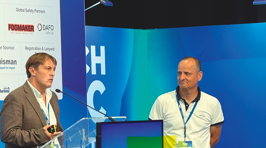 Óscar Pernía, co-fundador y CTO de NextPort (izq.) y Francisco Blanquer (Senior Manager en CMA CGM R&amp;D), en TechTOC.