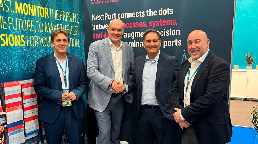 Oscar Pernía, co-fundador y Jefe de Tecnología &amp; Innovación de NextPort, filial de Moffatt &amp; Nichol; Christian Blauert, director global de Desarrollo de Puertos y Terminales de Moffat &amp; Nichol; Mauricio Carrasco, CEO de SAAM Terminals; Iván Deosdad, SVP Operations de SAAM Terminals.