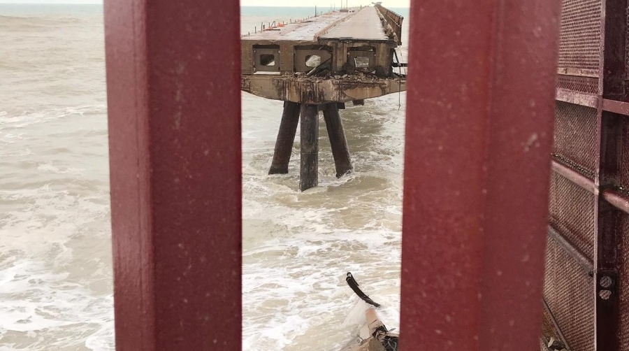 El temporal se lleva 30 metros del tramo inicial del pantal&aacute;n del Puerto de Sagunto
