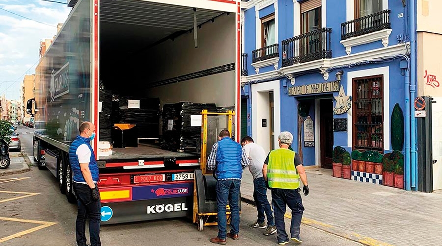 PolarCube dona media tonelada de comida al Centro Social de La Petxina