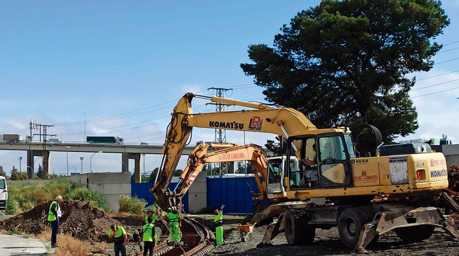 Carb&oacute;n Puerto activa un tramo de v&iacute;a de ferrocarril que atraviesa sus instalaciones