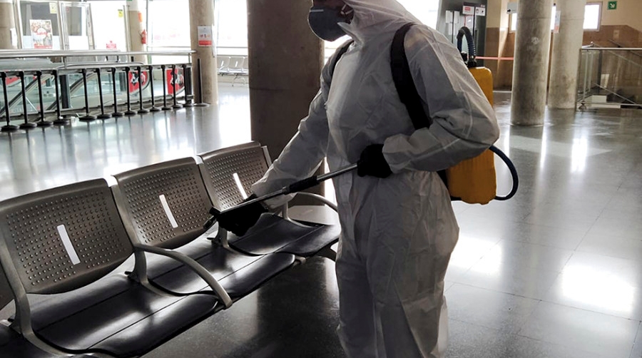 La UME desinfecta las instalaciones de Valenciaport para garantizar el abastecimiento