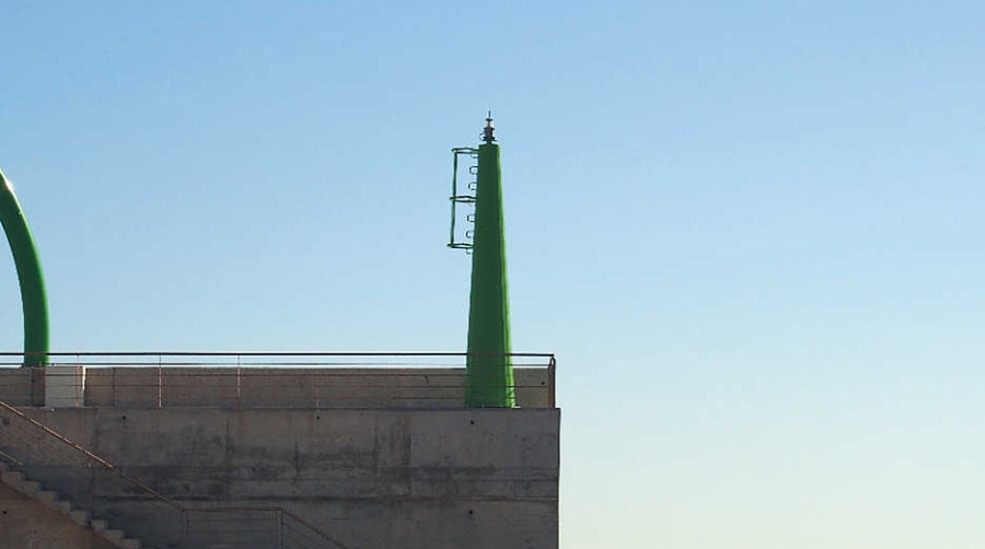 El Puerto de Castell&oacute;n mejora su balizamiento mar&iacute;timo con nuevos postes de se&ntilde;alizaci&oacute;n de Almar&iacute;n
