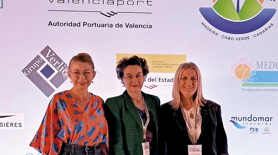 Francesca Antonelli, responsable de Marketing y Cruceros de Valenciaport; Mar Chao, presidenta de la APV; y Virginia López, CEO de CruisesNews Media Group, organizador de la International Cruise Summit 2023.