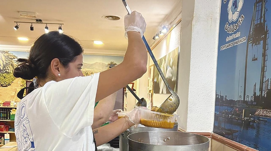 El Puchero de los estibadores de Valencia reparte más de 1.000 raciones diarias