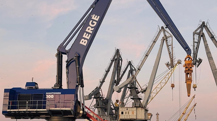 La grúa está destinada al movimiento de bobinas.