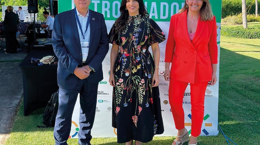 Pere Navarro, delegado especial del Estado en el CZFB; Claudia Perellano, presidenta de la Asociación de Zonas Francas de las Américas (AZFA); y Blanca Sorigué, directora general del CZFB.