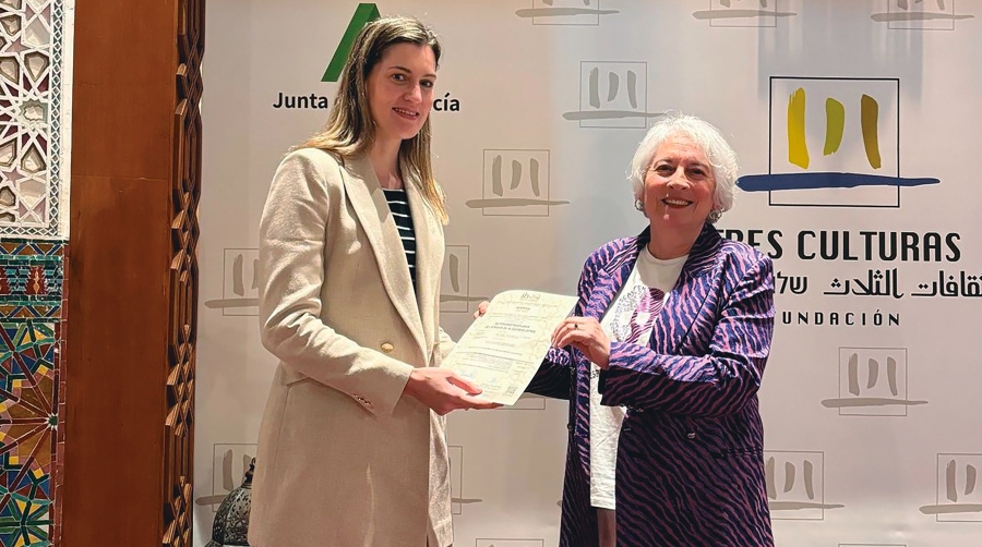 La técnica de Desarrollo de Negocio de la Autoridad Portuaria de Algeciras (APBA), Eva García, e Isabel Romero, presidenta del Instituto Halal.