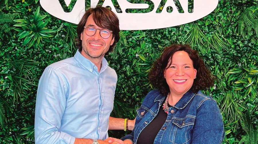Mario Martínez Marcos y Angélica Nodal, de Targa Viasat.