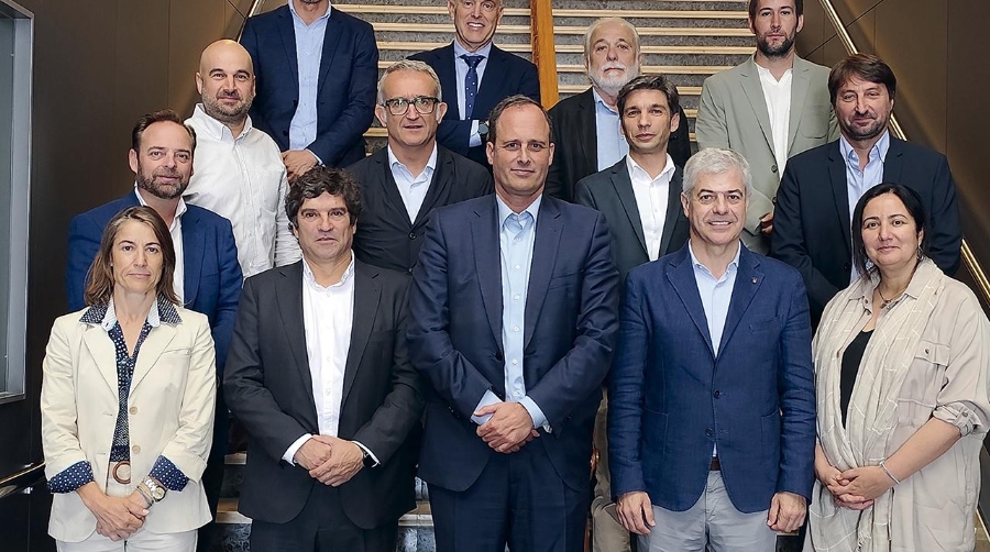 Miembros de ARCE con representantes de la Autoridad Portuaria de Vigo.