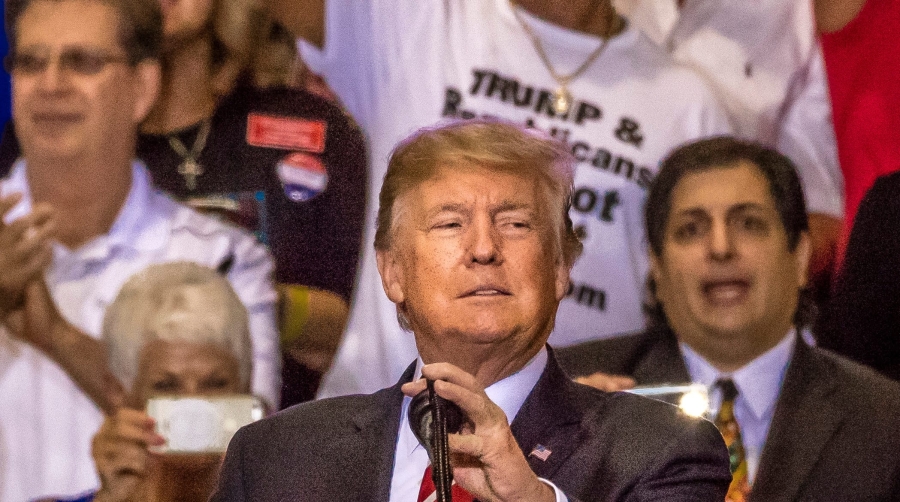 Trump eleva la presión arancelaria sobre Canadá mientras mantiene la UE dentro de su nuevo marco comercial