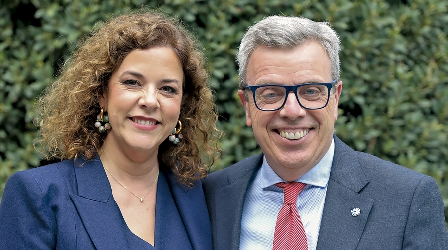 Esther Campoy, General Manager; y Pablo Auger, Managing Director de IFS.