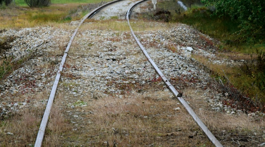 Las vías acaban por quedar enterradas en las proximidades de la boca Norte del túnel de Somosierra.