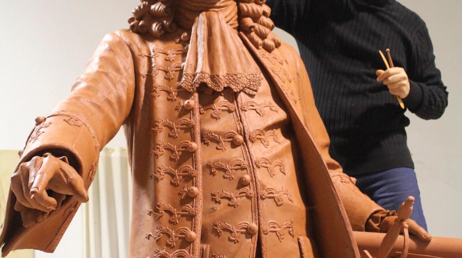 Concluye el modelado de la escultura del Marqués de Verboom del Puerto de Algeciras