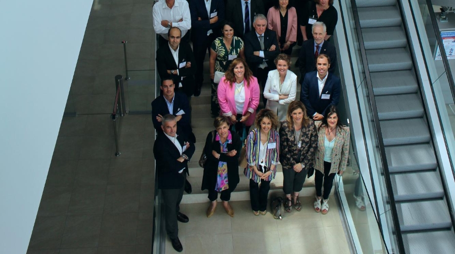 Las empresas de la comunidad portuaria de Bilbao crean empleo en un año de transición