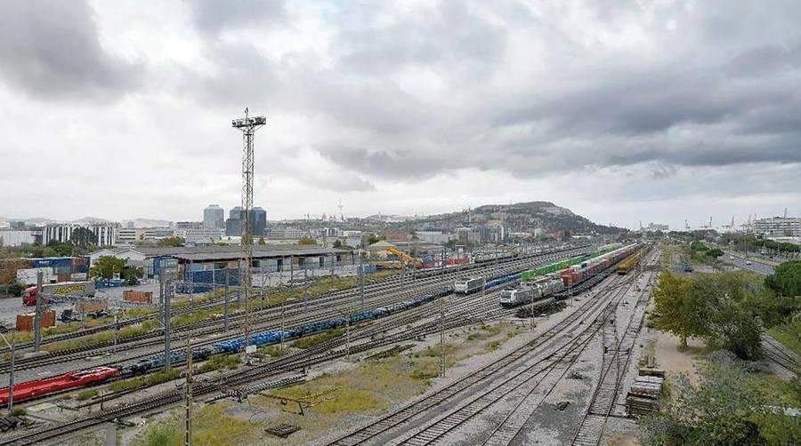 Este proyecto se enmarca en el desarrollo de los nuevos accesos sur, viario y ferroviario, al puerto de Barcelona y en la gestión del nodo logístico.