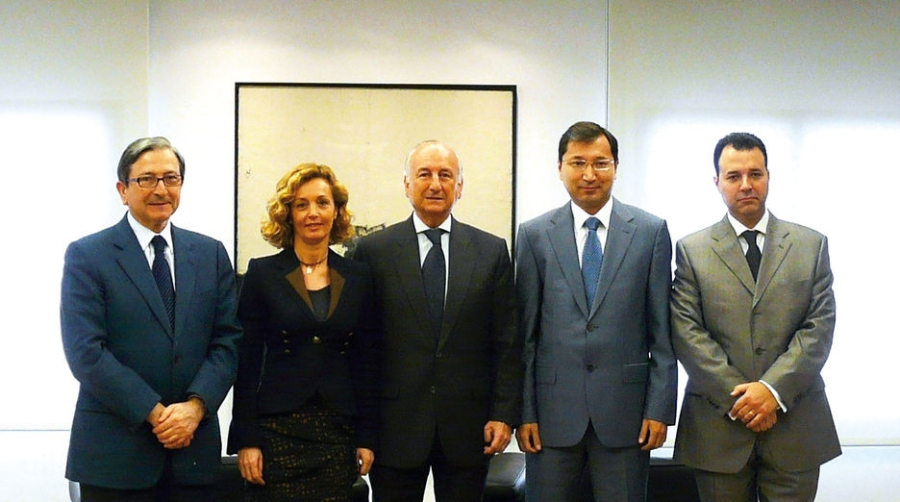 Representantes de Kazajst&aacute;n visitan las instalaciones del Puerto de Valencia y se interesan por su evoluci&oacute;n