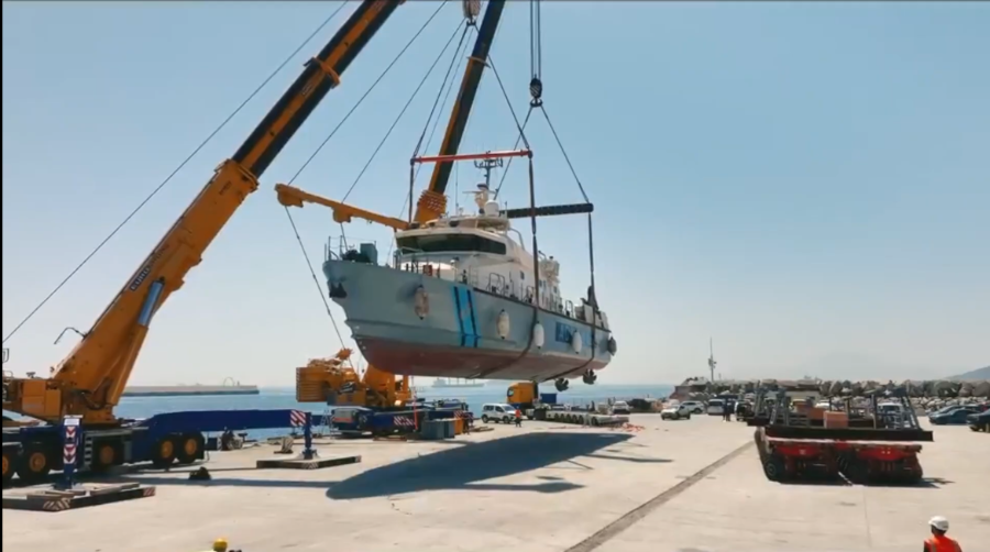 Logistika 360 ejecuta en Algeciras la botadura para Aduanas de dos patrulleras incautadas
