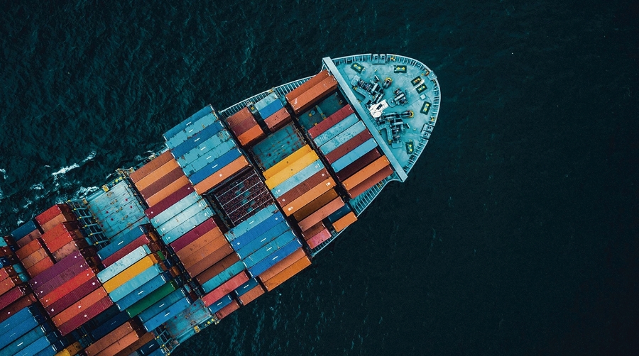 Maersk continúa priorizando la seguridad en estas operaciones.