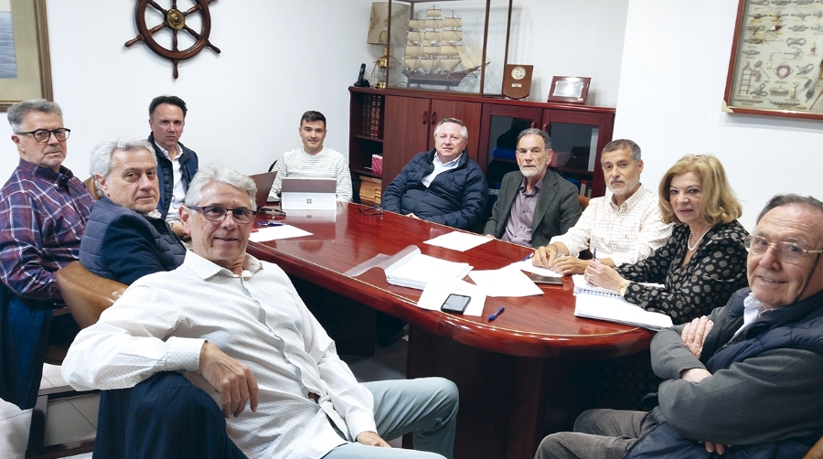 Miembros de la Junta Rectora del Montepío de Valencia durante su último encuentro.