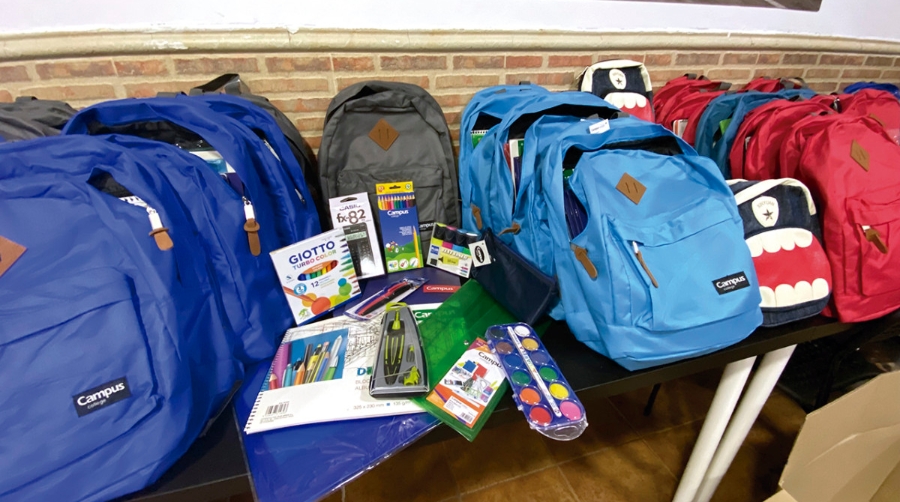Finalmente se han podido entregar unas 150 mochilas completamente equipadas.