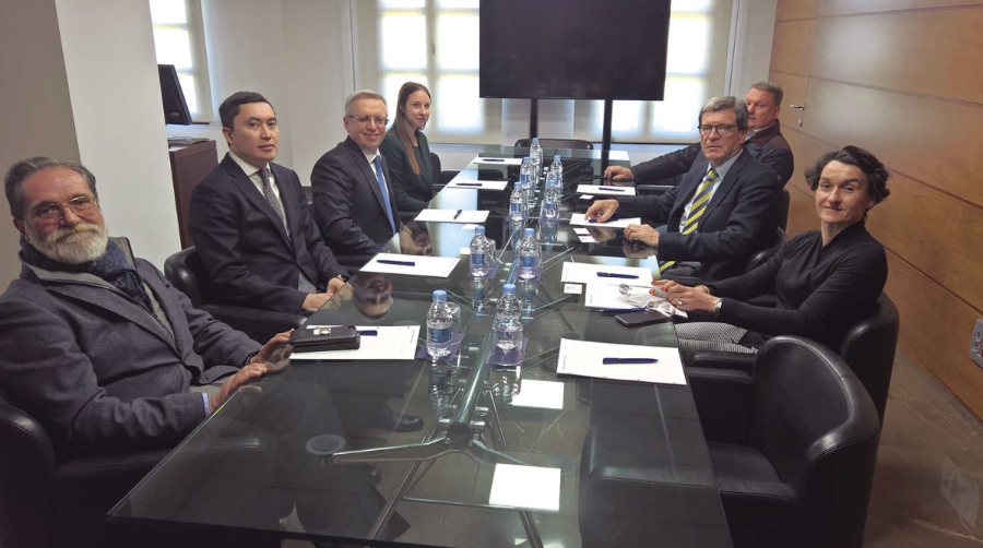 El presidente de Valenciaport recibe al embajador de Kazakst&aacute;n en Espa&ntilde;a