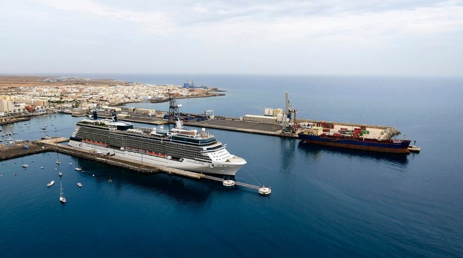 La APLP inicia el proceso de electrificaci&oacute;n del muelle comercial de Puerto del Rosario