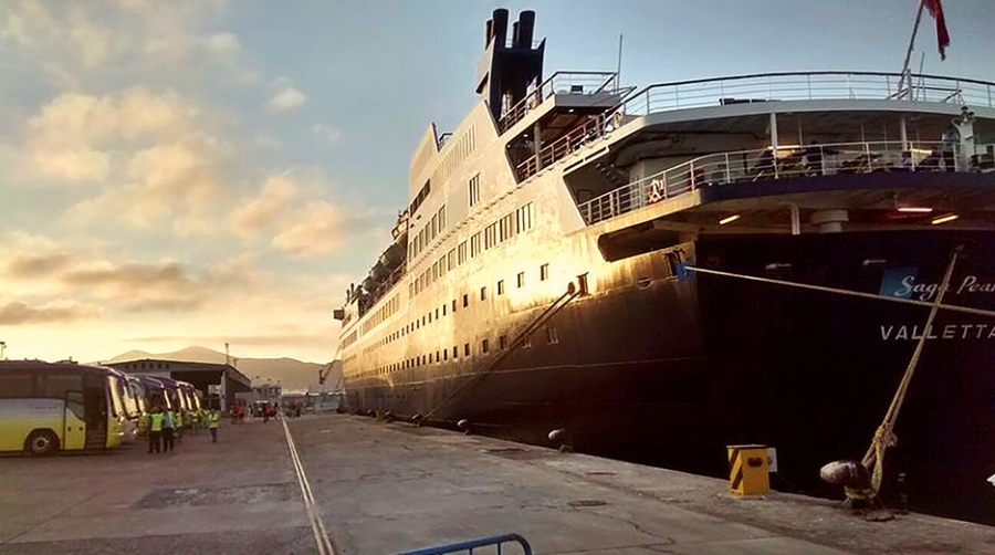 Los cruceristas del &quot;Saga Pearl II&quot; apuestan por el destino de la Costa Tropical granadina