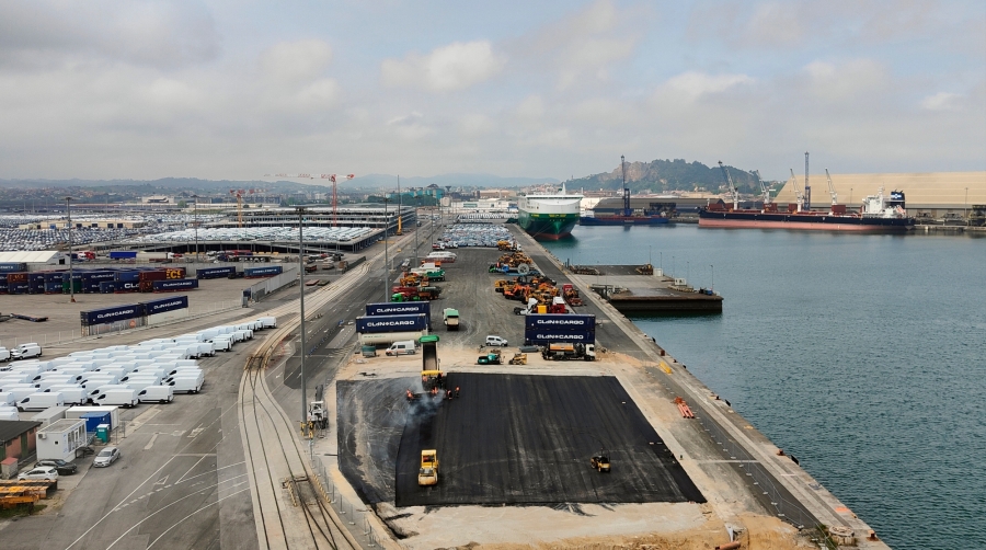 Los trabajos de aglomerado de la primera fase, actualmente en ejecución, permitirán que esta zona quede operativa próxima semana.