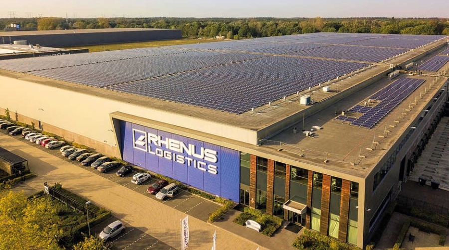 El almac&eacute;n de Rhenus en Eindhoven es el de mayor superficie de placas solares de toda Holanda.