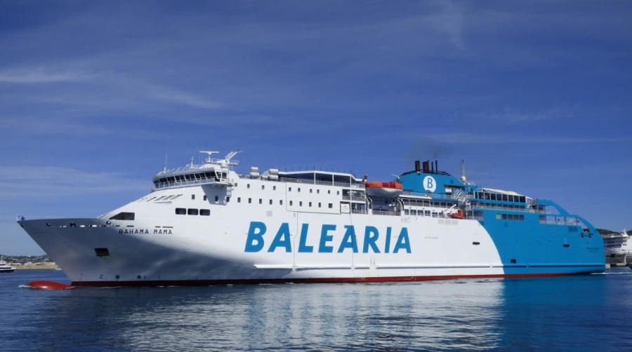 Bale&agrave;ria estudia las propuestas para reflotar el buque encallado en el puerto de D&eacute;nia