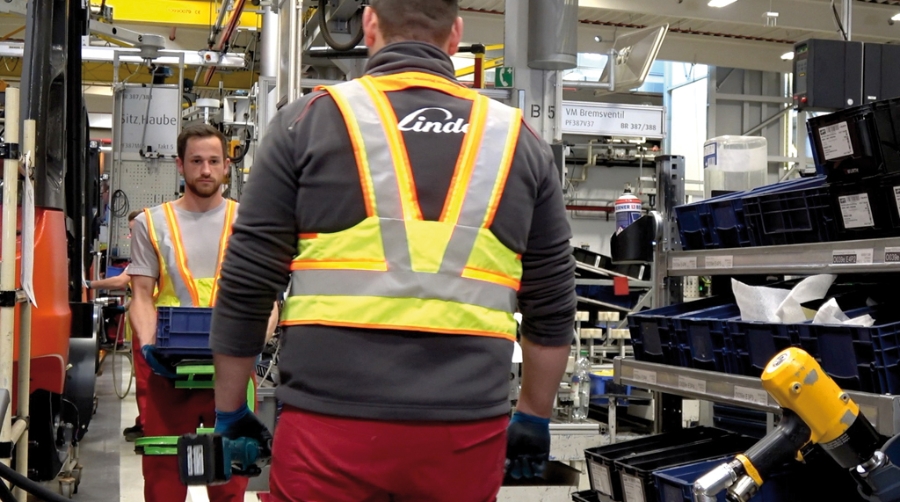 Secure Distance Vest es un dispositivo de seguridad port&aacute;til, certificado seg&uacute;n la norma de seguridad EN ISO 20471.