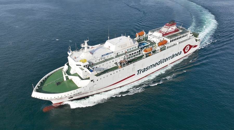 Uno de los buques de la naviera Armas Trasmediterránea.