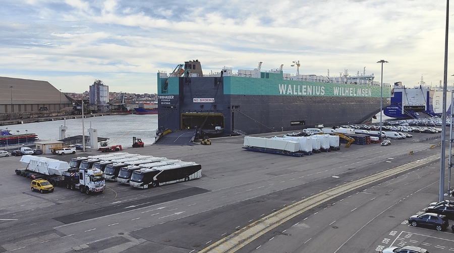 Santander acoge un nuevo récord de peso con la carga de un rotor