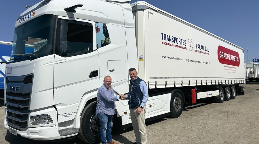 Joaquín Palau, gerente de Transportes Palau; y Sergio Fas, comercial de PolarCube para Cataluña.