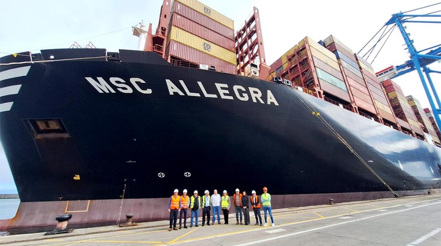 Beatriz Calzada, presidenta de la APLP, visitó el “MSC Allegra”, uno de los mayores portacontenedores del mundo.