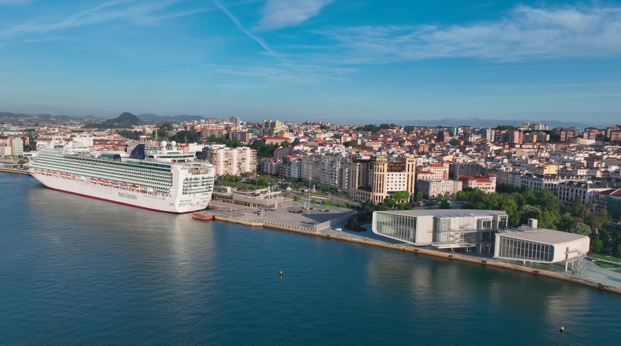 El crucero Ventura en la estación marítima.