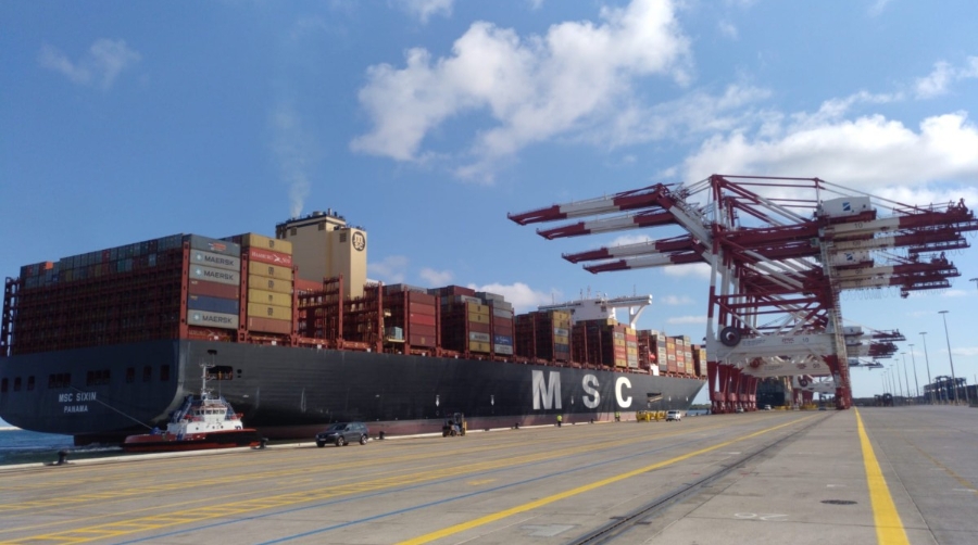 El &quot;MSC Sixin&quot; atraca en Barcelona y pulveriza el r&eacute;cord de capacidad del recinto