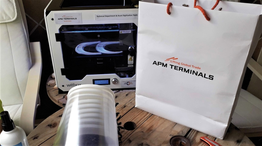 Miembros de APM Terminals Algeciras colaboran en la fabricaci&oacute;n de viseras&nbsp;
