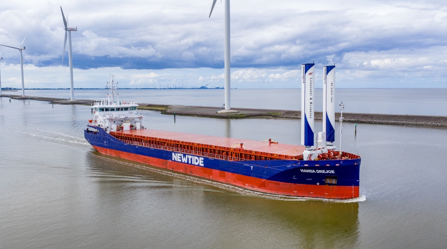 Al combinar la propulsión convencional con la moderna tecnología de propulsión eólica, Leonhardt &amp; Blumberg continúa con su estrategia a largo plazo para mejorar la eficiencia en toda su flota.