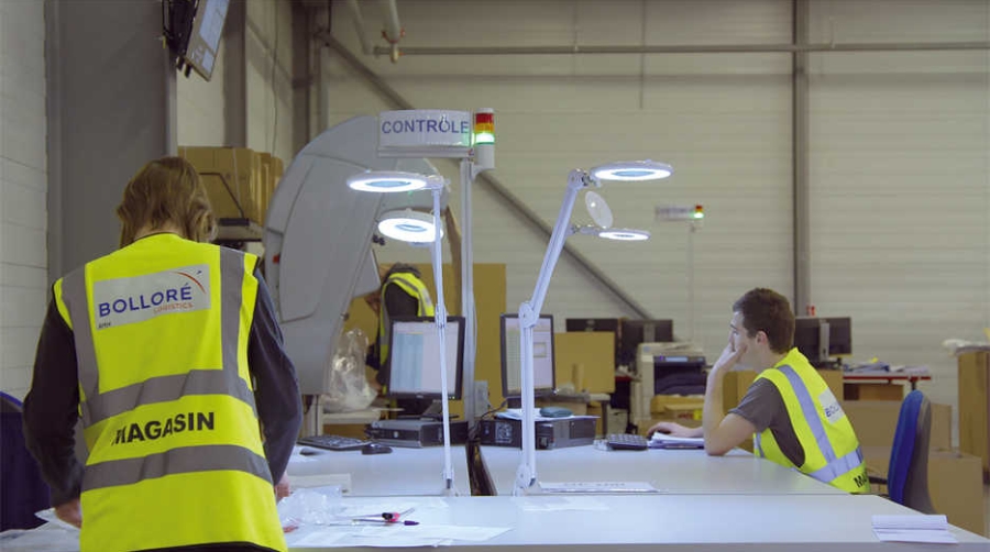 Los especialistas en aeron&aacute;utica de Bollor&eacute; Logistics apoyan a las ingenier&iacute;as.