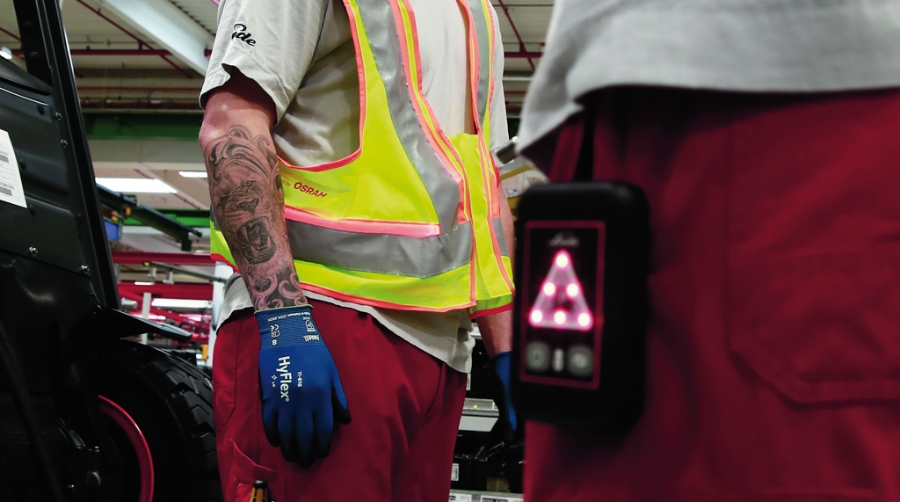 Linde Material Handling apuesta por ropa inteligente para prevenir los contagios en espacios log&iacute;sticos