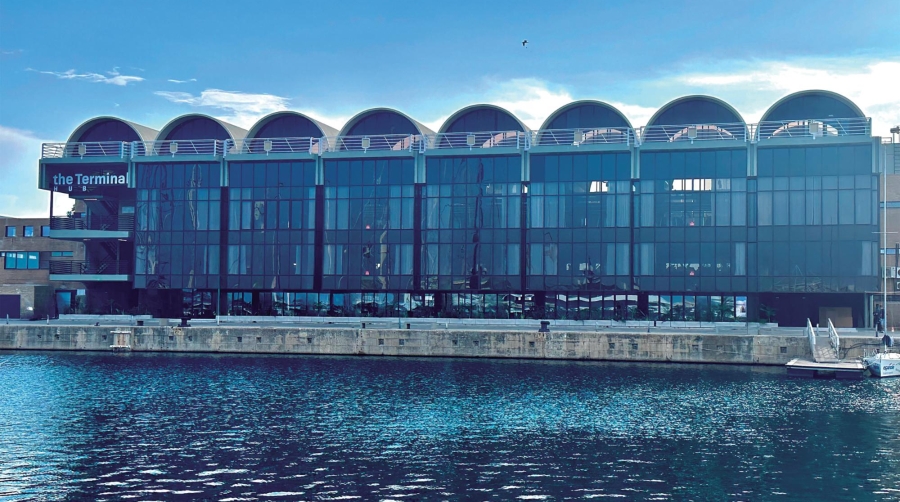 The Terminal Hub es un proyecto que revitaliza la Antigua Estación Marítima del Puerto de Valencia, un complejo de más de 5.000 metros cuadrados que estaba en desuso.
