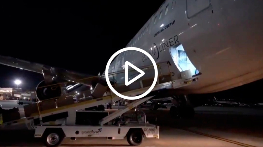 El Dreamliner de Air Europa trae el primer mill&oacute;n de mascarillas para el sector del transporte