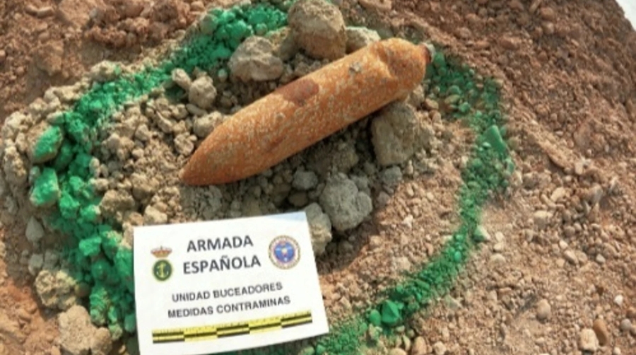 La Armada neutraliza una bomba de aviación de la Guerra Civil en el Puerto de Valencia