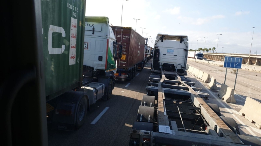 FVET-Puerto se prepara para paralizar su actividad en el puerto de Valencia si no se resuelven las colas