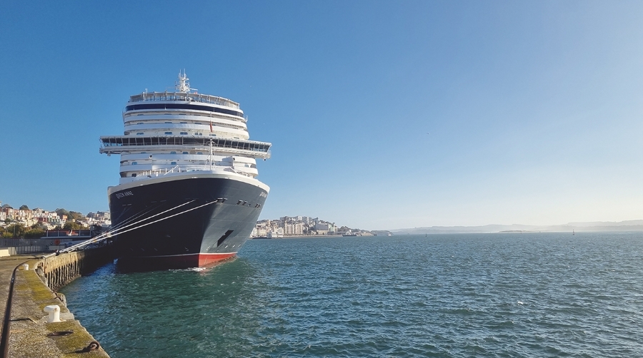El crucero “Queen Anne” visita por primera vez el Puerto de Santander