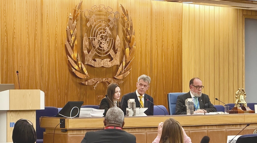 La directora de Relaciones Institucionales del Port de Barcelona, Ingrid Boqué, durante su intervención en la 50ª sesión del Comité de Facilitación (FAL50) de la OMI.