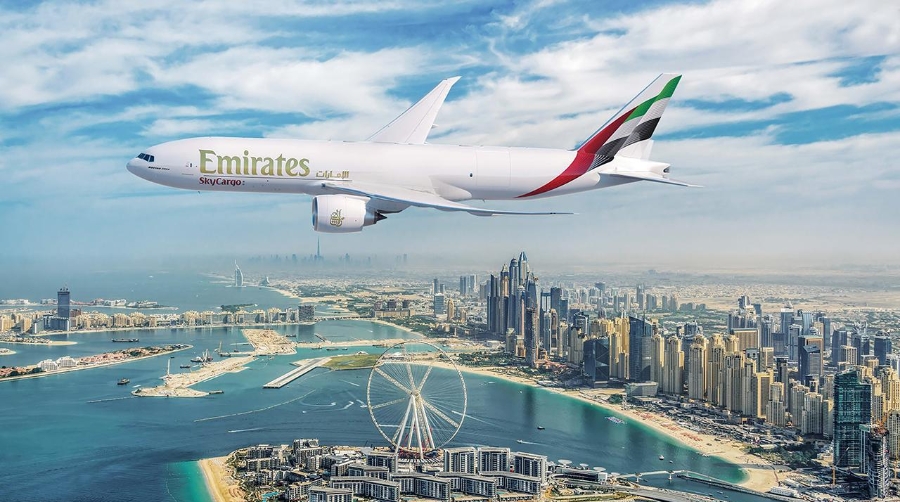 Emirates también sigue invirtiendo en la conversión de 10 aviones de pasajeros Boeing 777-3000ER en cargueros.